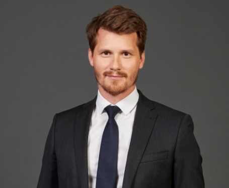 Gabriel Dalarun, DLA Piper. 